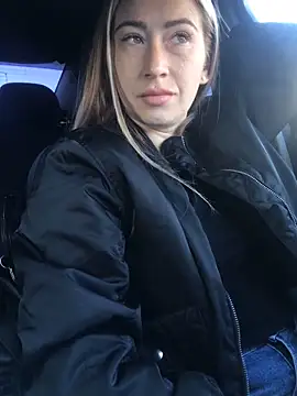 Reina Cummings online show from 09/22/25, 04:58