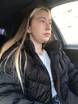 Reina Cummings online show from 10/01/25, 05:02