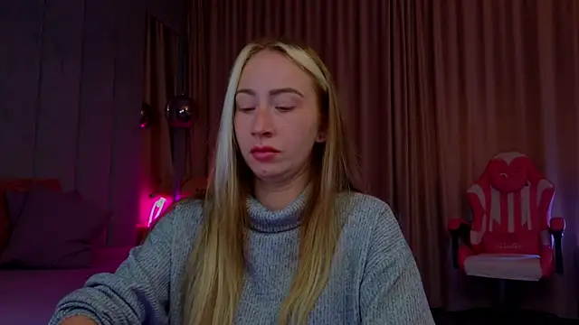 Reina Cummings online show from 10/08/25, 06:22