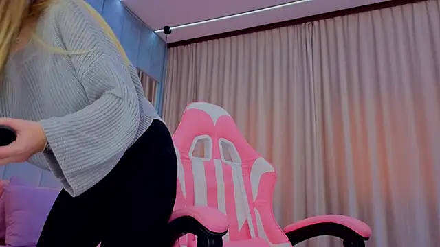 Reina Cummings online show from 11/07/25, 07:19