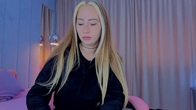 Reina Cummings online show from 11/09/25, 06:44