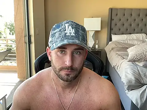 brettmycles28 online show from 10/28/25, 06:43