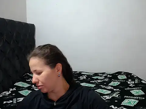 Valentina charlys online show from 10/15/25, 02:28