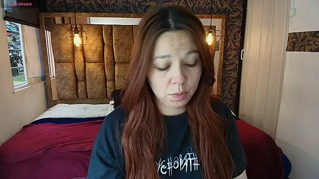 Snapshot of Isa_Thompson__ chatting on 05/16/26, 11:42 Isa Thompson online show from 05/16/26, 11:42