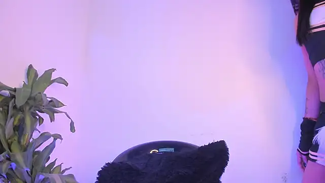 Snapshot of Lucy_shen_ chatting on 10/09/25, 11:14 Lucy shen  online show from 10/09/25, 11:14