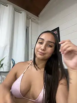 Snapshot of hannahhotwife chatting on 05/07/26, 08:47 hannahhotwife online show from 05/07/26, 08:47