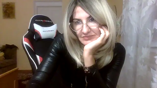 Snapshot of TianaQLove chatting on 09/19/25, 02:51 TianaQLove online show from 09/19/25, 02:51