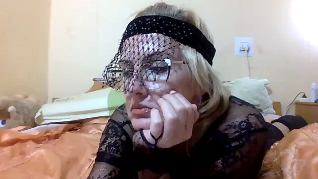 Snapshot of TianaQLove chatting on 09/29/25, 06:02 TianaQLove online show from 09/29/25, 06:02