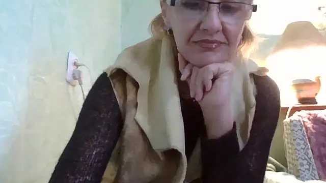 Snapshot of TianaQLove chatting on 10/04/25, 10:02 TianaQLove online show from 10/04/25, 10:02