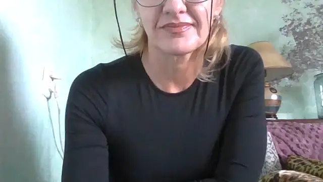 Snapshot of TianaQLove chatting on 10/11/25, 11:20 TianaQLove online show from 10/11/25, 11:20