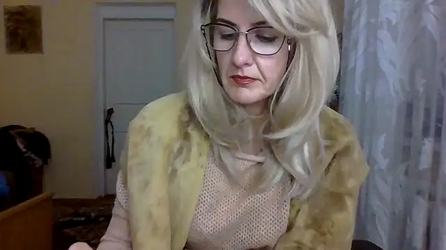 Snapshot of TianaQLove chatting on 10/24/25, 03:52 TianaQLove online show from 10/24/25, 03:52