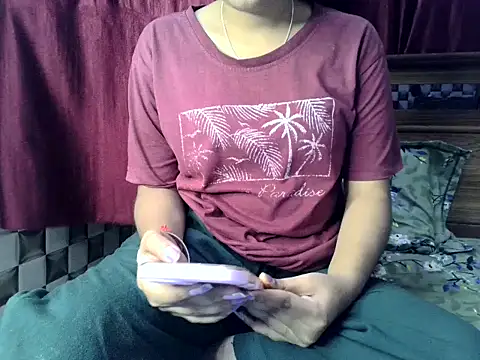 Snapshot of Beautiful_ladki chatting on 10/24/25, 01:51 Beautiful ladki online show from 10/24/25, 01:51