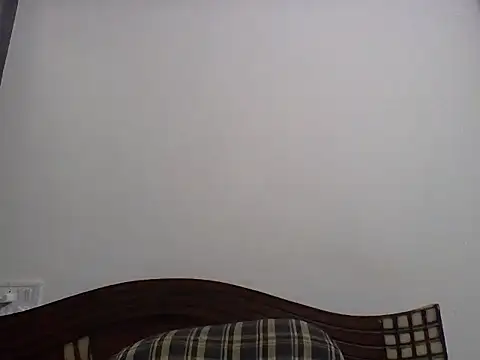 anu-anu2002 online show from 12/18/25, 02:23