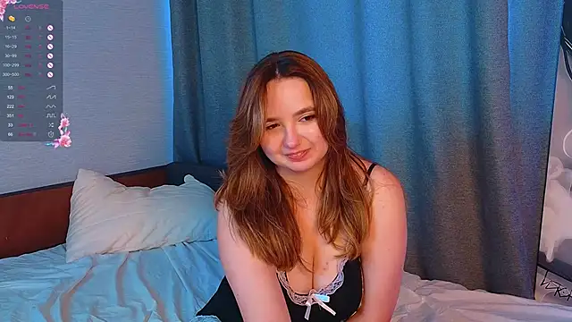 Snapshot of LucilleMcBride chatting on 09/12/25, 08:25 LucilleMcBride online show from 09/12/25, 08:25