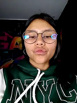 SofieLove 01 online show from 04/16/26, 07:09