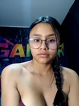 SofieLove 01 online show from 04/18/26, 07:01