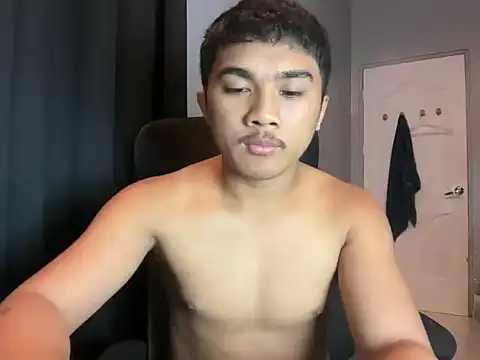 Snapshot of pinoyAdrianneXXX chatting on 07/05/26, 11:28 pinoyAdrianneXXX online show from 07/05/26, 11:28