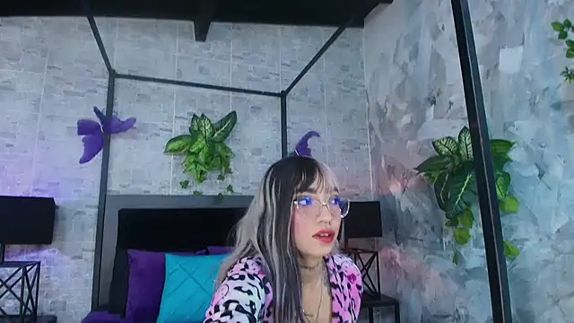 salem rose online show from 09/13/25, 08:19