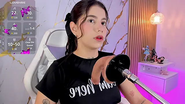 alissaowens  online show from 11/29/25, 10:18