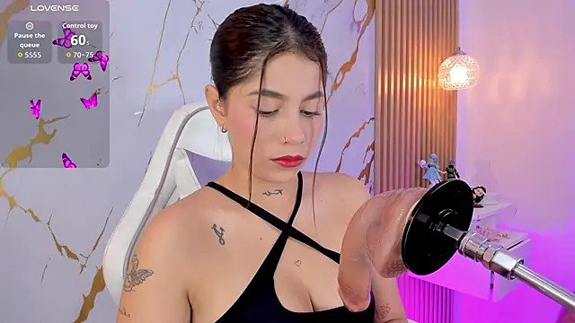 alissaowens  online show from 11/30/25, 06:45