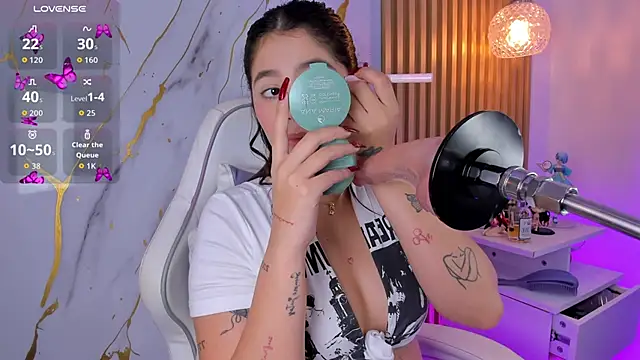 alissaowens  online show from 12/23/25, 10:13