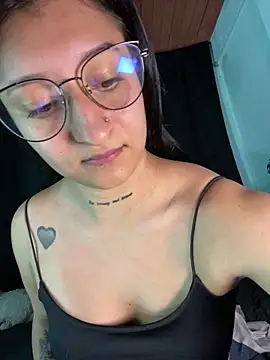 EVAH LEE  online show from 06/06/26, 03:55