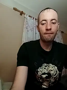 Snapshot of alexpo27 chatting on 11/21/25, 02:32 alexpo27 online show from 11/21/25, 02:32