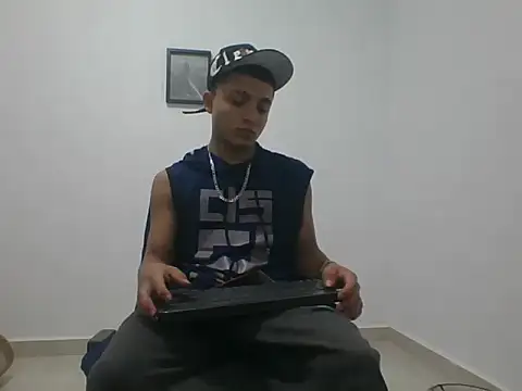 Snapshot of yissus_20_ chatting on 11/06/25, 04:35 yissus 20 online show from 11/06/25, 04:35