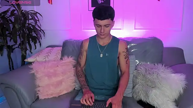 Leo santoro online show from 02/13/26, 01:40