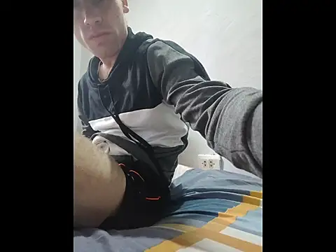 Snapshot of alex-golden chatting on 11/30/25, 03:38 alex-golden online show from 11/30/25, 03:38