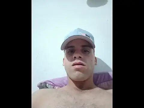 Snapshot of alex-golden chatting on 12/15/25, 02:16 alex-golden online show from 12/15/25, 02:16