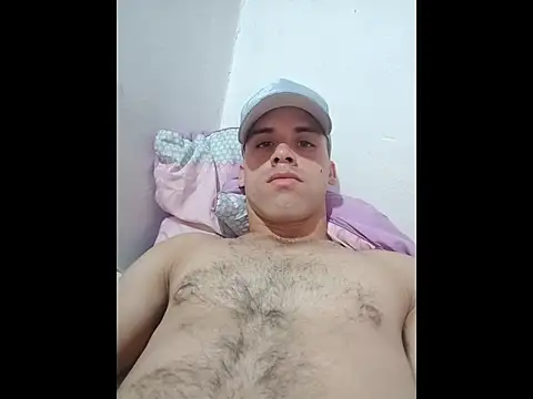 Snapshot of alex-golden chatting on 12/15/25, 04:00 alex-golden online show from 12/15/25, 04:00