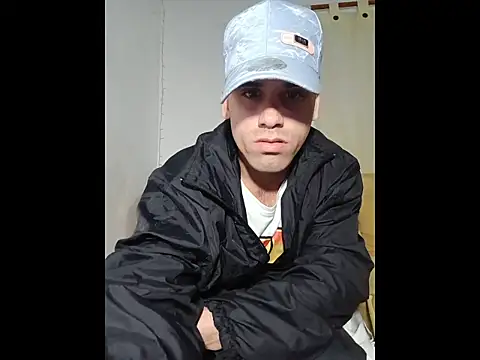 Snapshot of alex-golden chatting on 12/22/25, 02:08 alex-golden online show from 12/22/25, 02:08