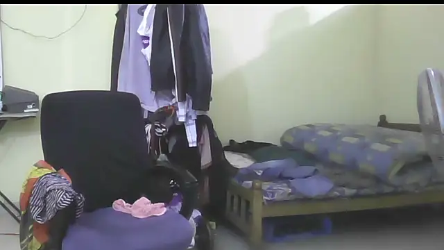 femboyslqueen online show from 09/18/25, 10:50