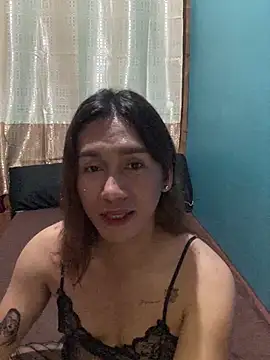 Snapshot of pretty_TRANSjona chatting on 10/24/25, 05:26 pretty TRANSjona online show from 10/24/25, 05:26