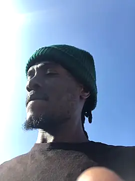 Snapshot of cuminsidebby chatting on 10/17/25, 06:05 cuminsidebby online show from 10/17/25, 06:05