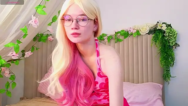 PixieKitty online show from 10/09/25, 05:27