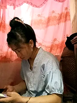 Snapshot of Phuongphuongg chatting on 09/19/25, 10:27 Phuongphuongg online show from 09/19/25, 10:27