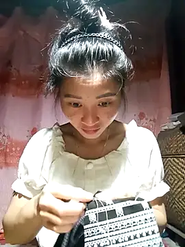 Snapshot of Phuongphuongg chatting on 09/27/25, 02:11 Phuongphuongg online show from 09/27/25, 02:11