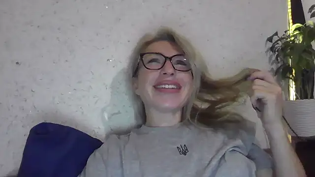 fox red lady7 online show from 10/24/25, 03:52