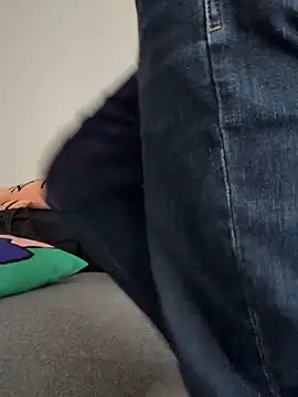 Snapshot of sonwmelt1 chatting on 09/28/25, 03:01 sonwmelt1 online show from 09/28/25, 03:01