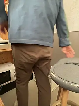 Snapshot of sonwmelt1 chatting on 09/30/25, 07:46 sonwmelt1 online show from 09/30/25, 07:46