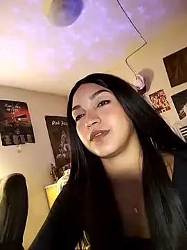 FallsForHerSmile online show from 04/20/26, 04:59