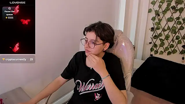 Nathaly ds online show from 10/23/25, 07:45