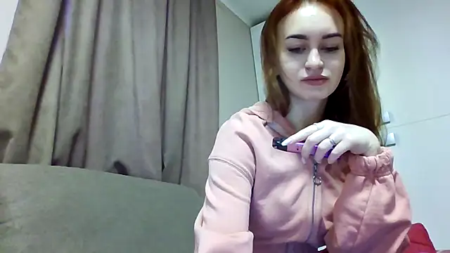 Snapshot of Requellia chatting on 10/05/25, 12:25 Requellia online show from 10/05/25, 12:25