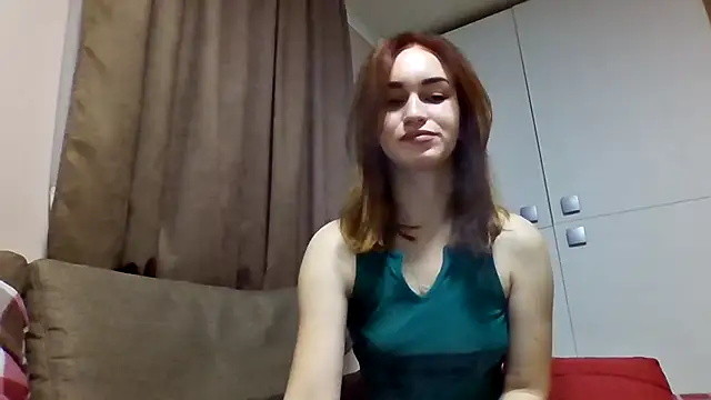 Snapshot of Requellia chatting on 10/15/25, 07:25 Requellia online show from 10/15/25, 07:25