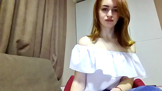 Snapshot of Requellia chatting on 10/31/25, 09:49 Requellia online show from 10/31/25, 09:49