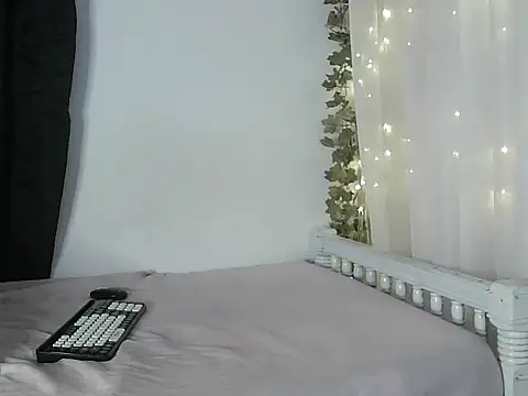 lishainparis18 online show from 09/27/25, 04:34