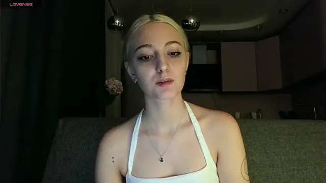 Snapshot of white_liillyy chatting on 09/25/25, 10:02 white liillyy online show from 09/25/25, 10:02