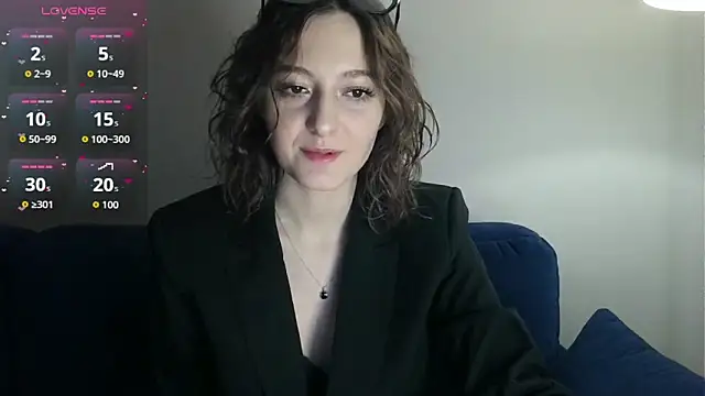 white liillyy online show from 03/08/26, 09:51